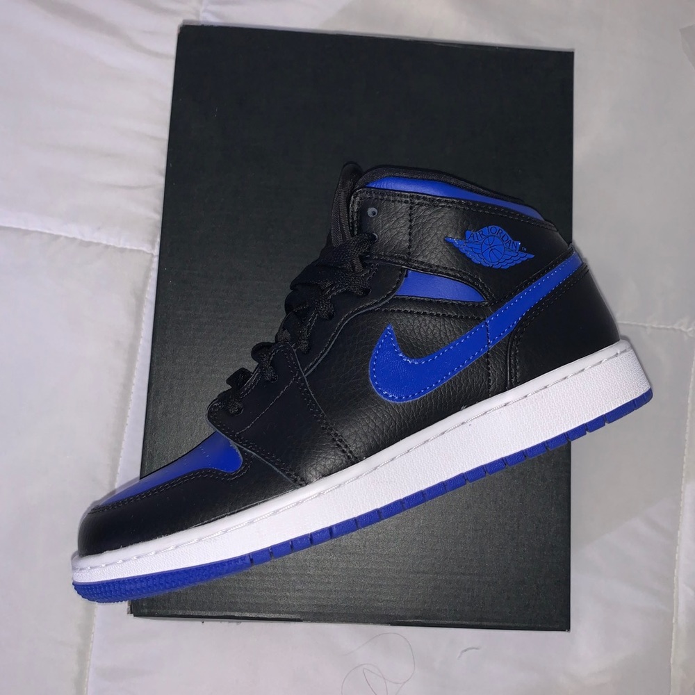 Jordan 1 Mid Royal - worn once / size: 6Y